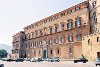 Cavaliere, si ribelli a Monti e a Re Giorgio!