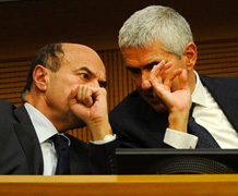 Il leader dell'Udc mangia i democrats