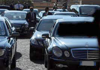 La rabbia popolare contro le auto blu 