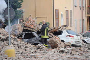 I soldi dei partiti si diano ai terremotati