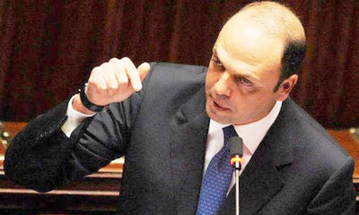 Avviso di sfratto del Pdl a Monti 
