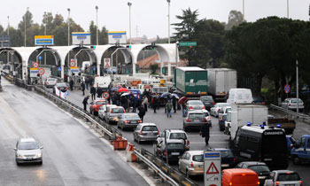 Rivoluzione italiana contro l’alta dirigenza