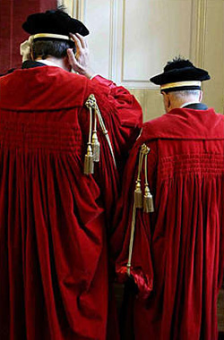 Magistrati fuori ruolo, ecco la verità