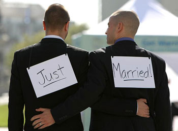 Gay: uniti ma non sposi