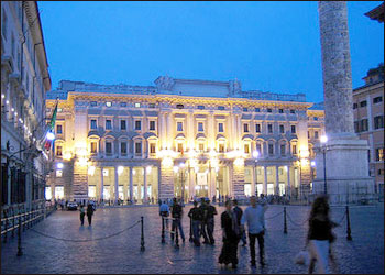 Il ballo in maschera della politica italiana