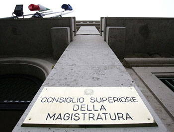 Il profondo degrado delle nostre istituzioni