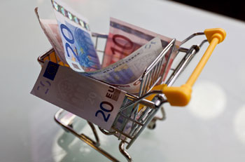 “Spese folli” usate contro la democrazia