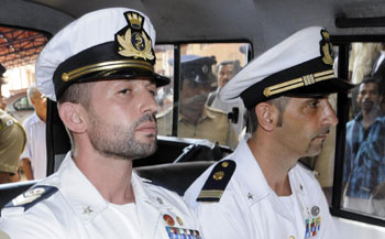 Un sabato italiano accanto ai Marò 