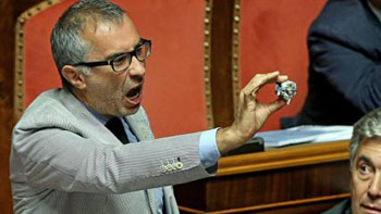 Le nostre Istituzioni e le palline di carta
