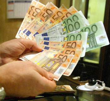 Scandali al sole, politica non cambia 