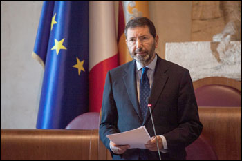 Marino vola alto, ma Roma annega