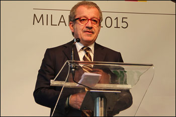 Roberto Maroni, sotto il vestito niente