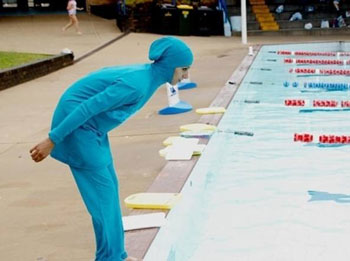 Vicino a Milano c’è una piscina pubblica...