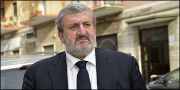 Arrivano calci al Partito democratico 