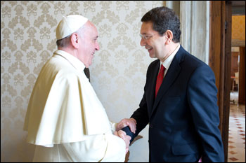 Marino sta antipatico pure a Papa Bergoglio