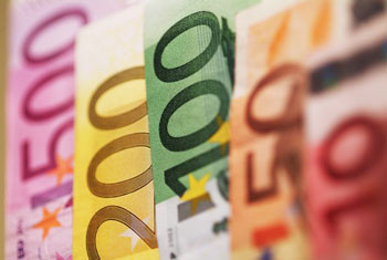 Il paradosso di svalutare l'euro 