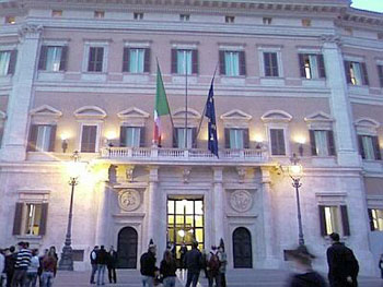 Governo stabile, pacificazione, amnistia