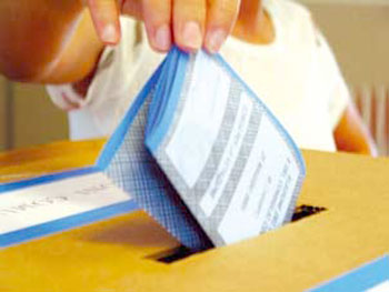 Regionali, continua il testa a testa