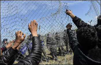 I soldi per l’accoglienza e quelli per i muri
