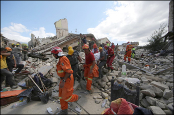 La caccia alle streghe dopo il terremoto