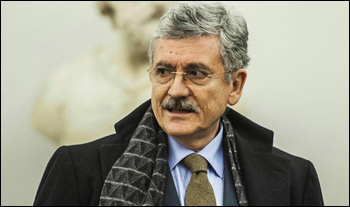 D’Alema e la favola del re nudo