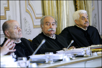 Le acrobazie della Consulta