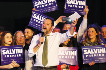 Salvini prende casa a Napoli 