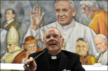 La strana alleanza tra la Chiesa e il M5S