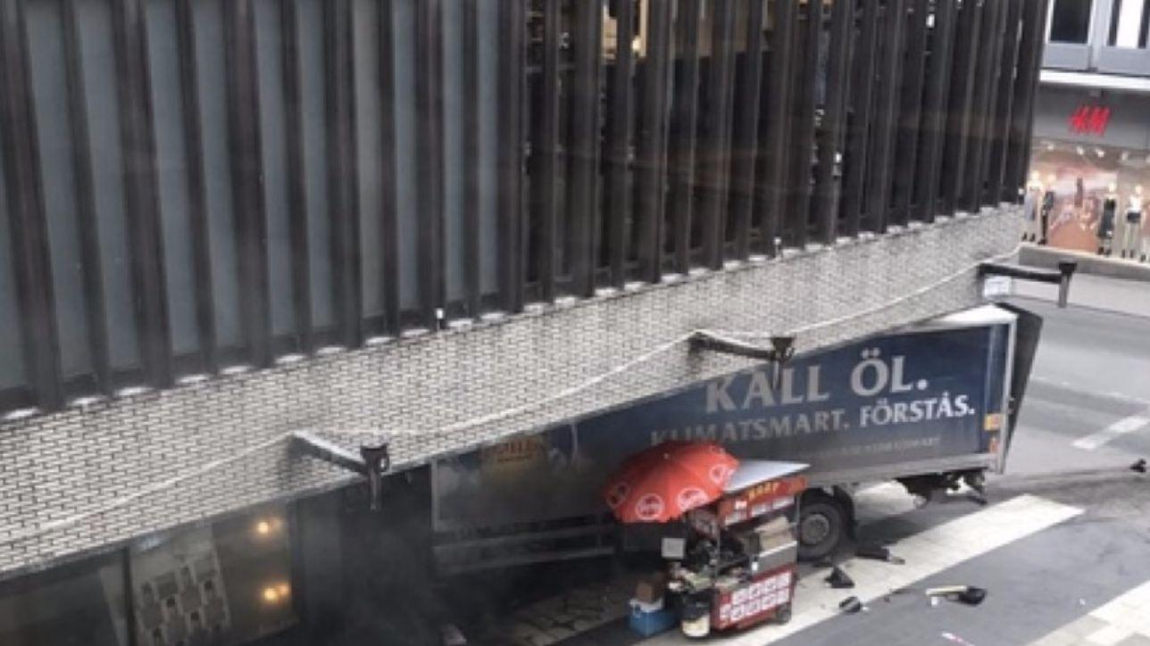 Tir sulla folla, morti e terrore a Stoccolma