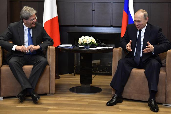 Gentiloni a Putin: "Ottimi i rapporti con la Russia" 