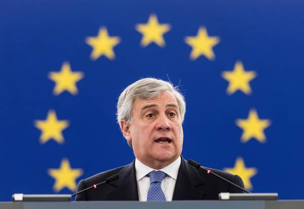 Migranti, Tajani: "Una soluzione migliore per i ricollocamenti"