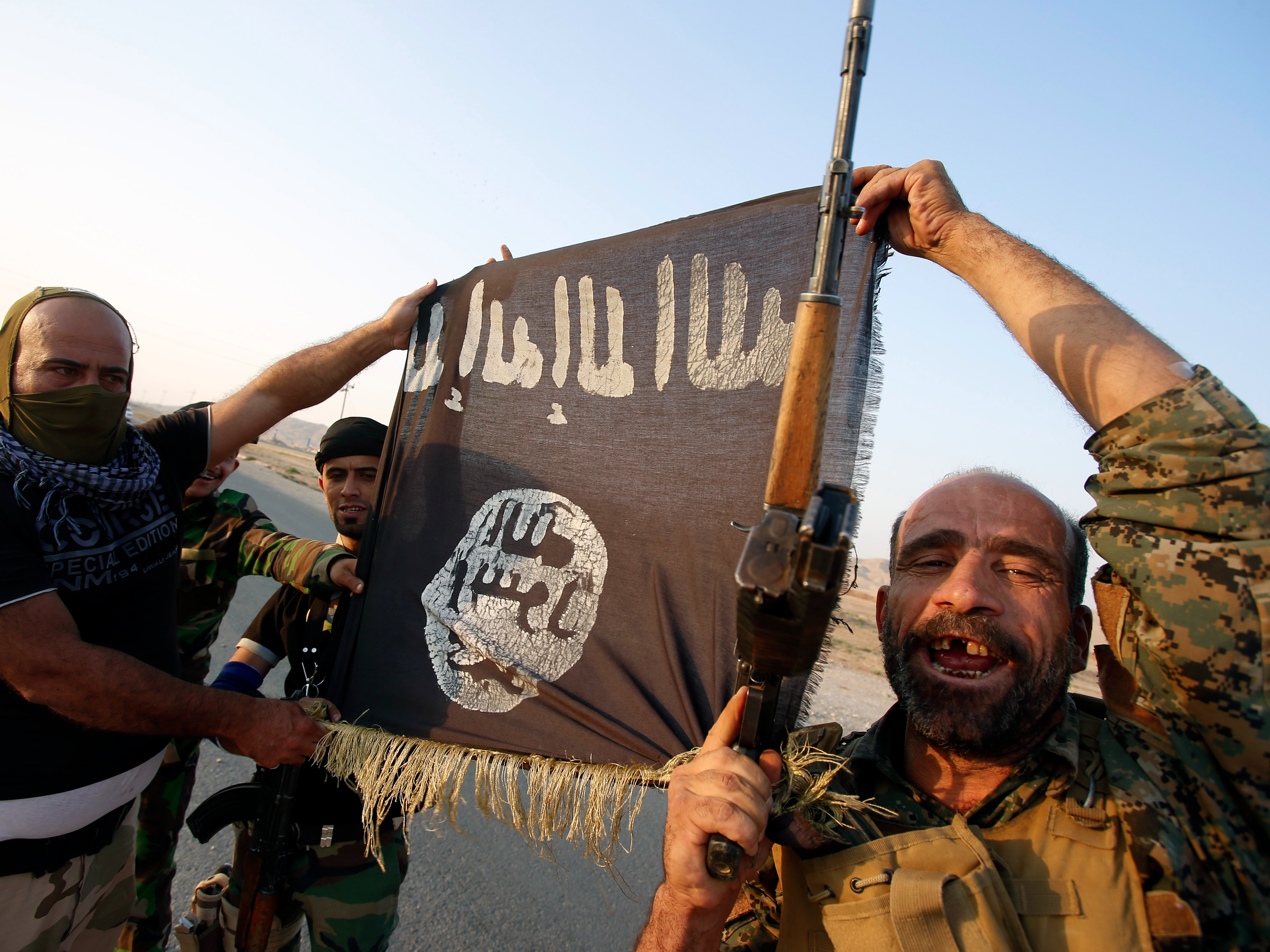 La stampa Gb: "L'Isis usa cavie umane per testare le armi chimiche"