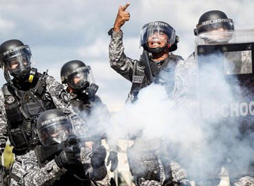 Brasile, scontri tra esercito e manifestanti nella capitale