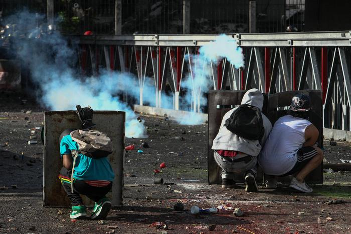 Venezuela, altri due morti: 63 vittime