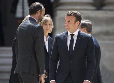 Affari e politica, il governo francese sotto accusa