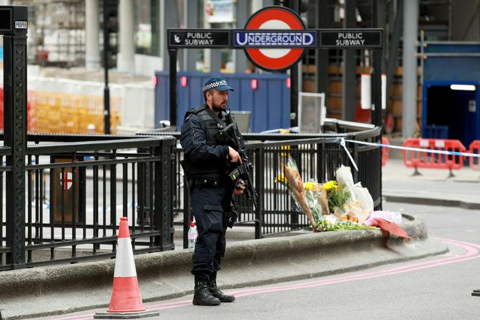 Attacco a Londra: 7 morti, 21 feriti gravi. Caccia ai complici, l’Isis rivendica