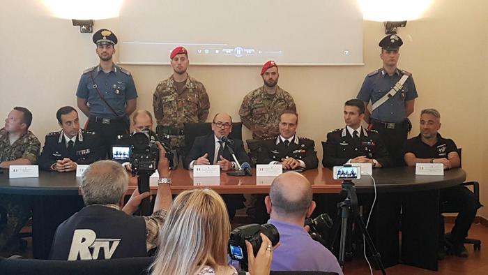 “Quel baciamano ignobile al boss appena catturato”