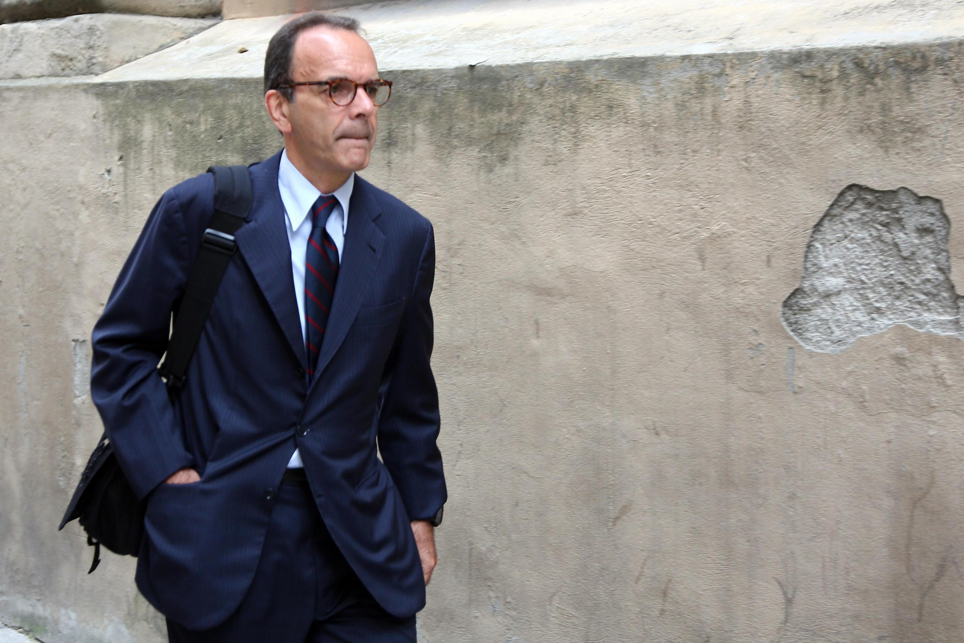 Al centro: Parisi, oh caro...