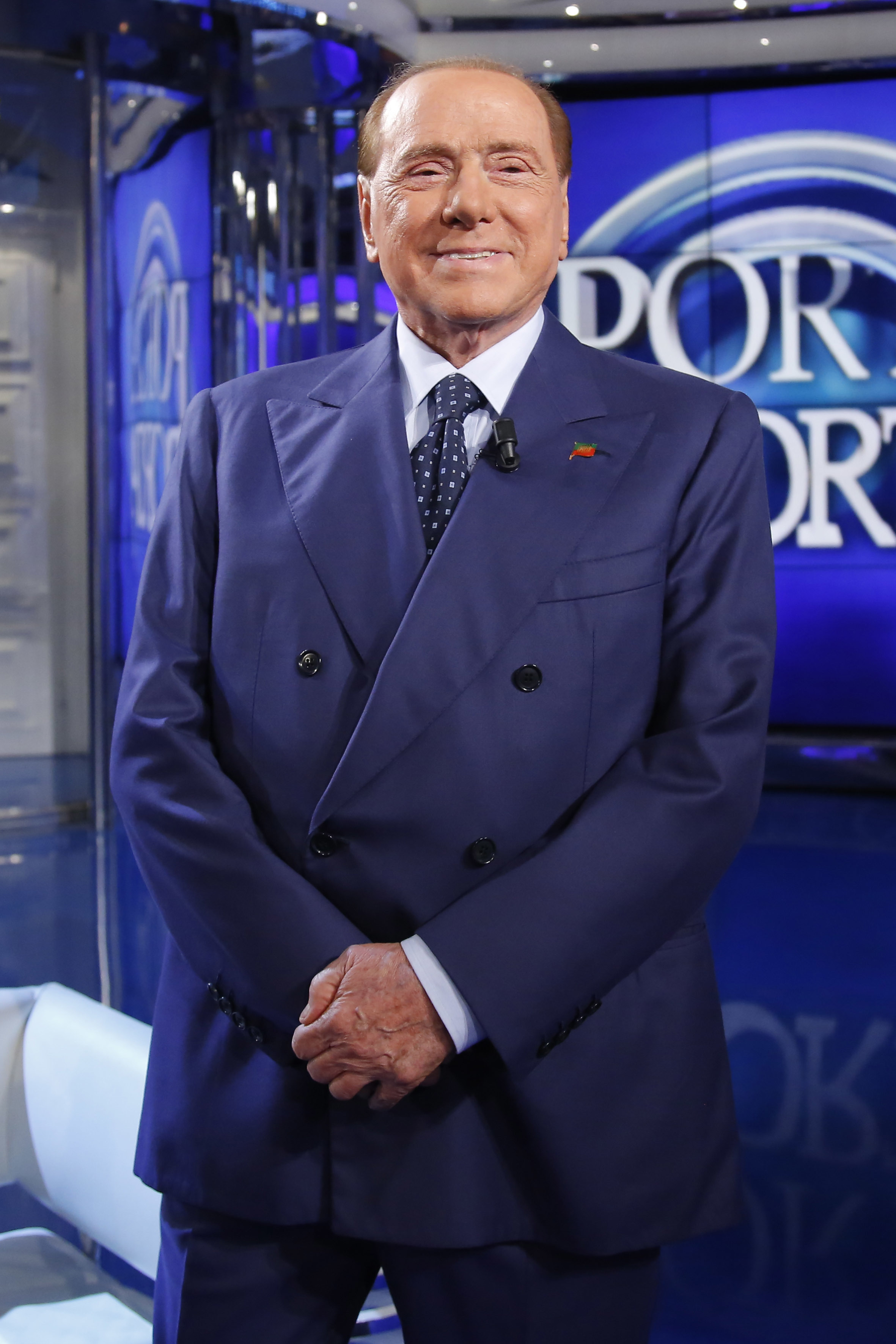 Il Cavaliere cita Churchill e convince