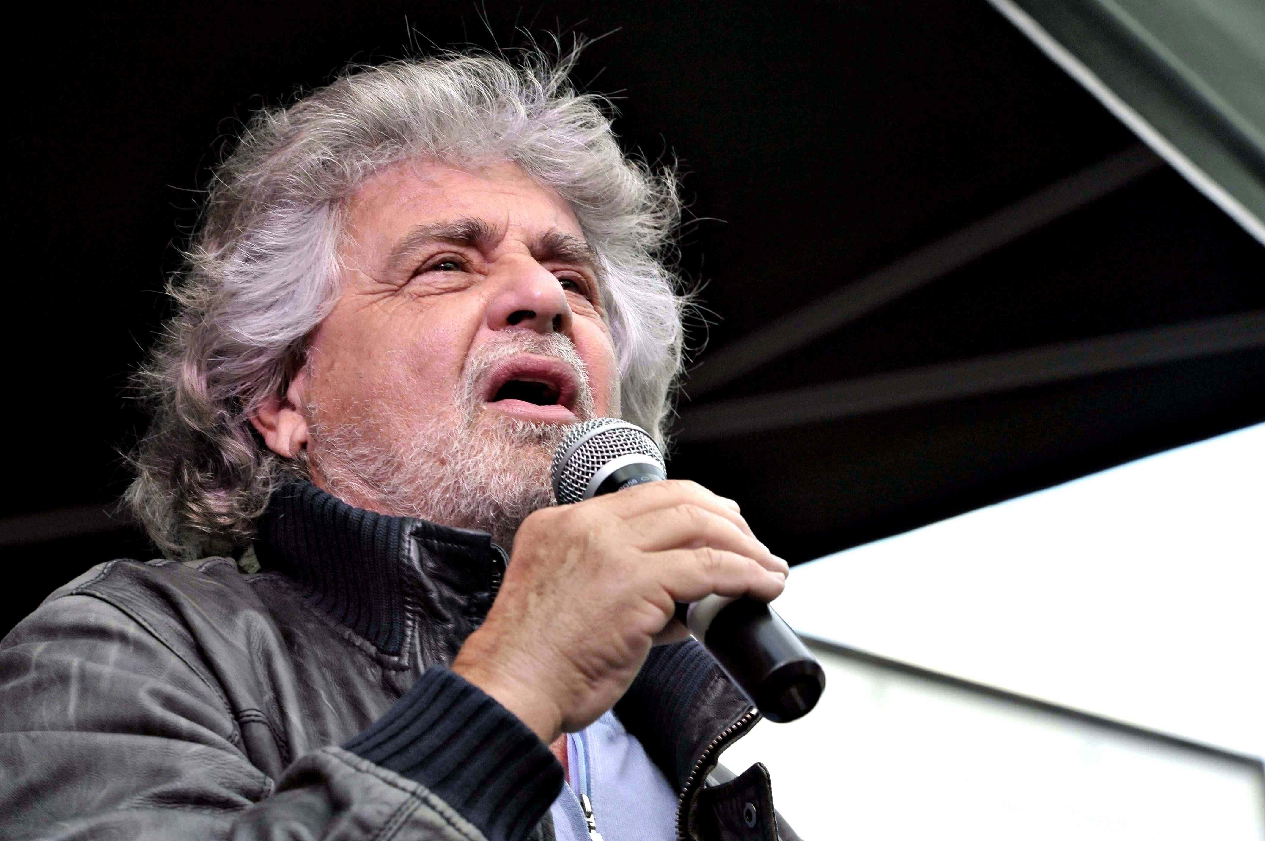 Grillo tenta compattare M5S, “ora basta tavoli con Pd”