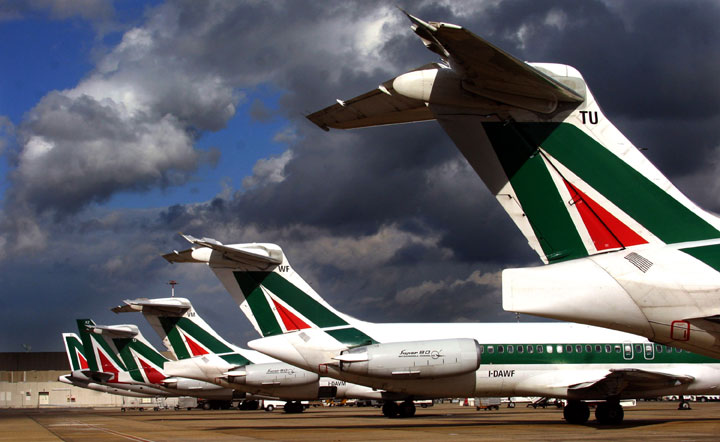 Offerte Alitalia al setaccio: si va verso il taglio agli stipendi