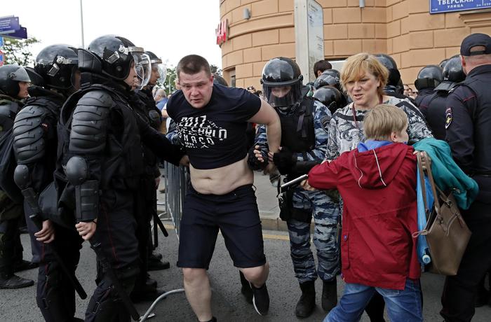 Russia, raffica di arresti a Mosca e San Pietroburgo