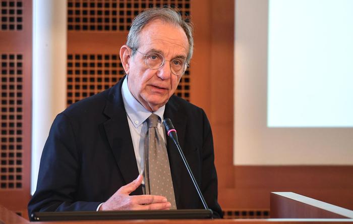 Gentiloni e Padoan brindano a stime Fmi