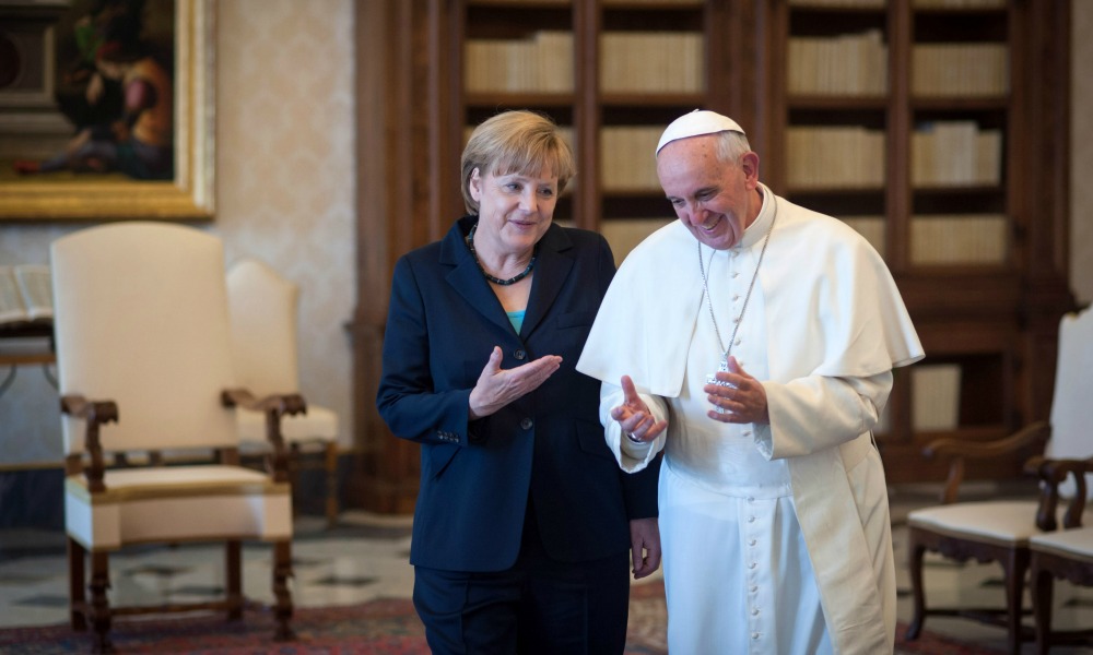 Il Papa vede la Merkel, focus su migranti e Ue