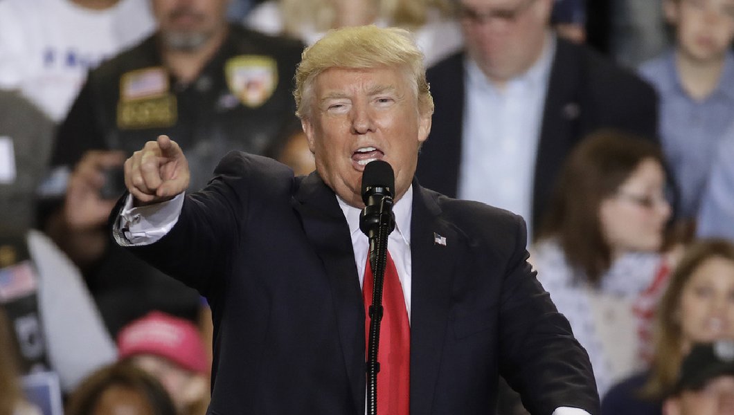 Trump, costruiamo il muro col Messico a pannelli solari 