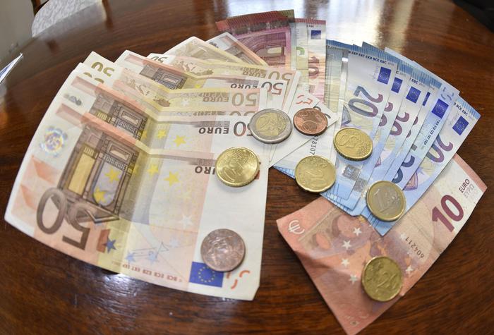 La “14esima” vale 6,7 miliardi, ma la metà va a fisco e bollette