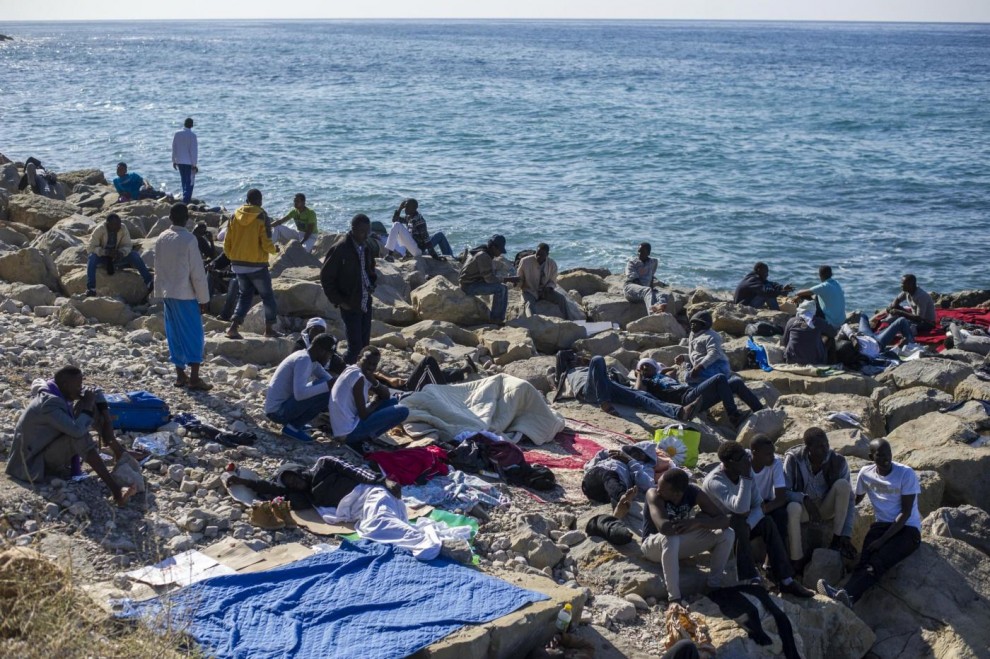 Migranti: in 400 tentano di passare in Francia