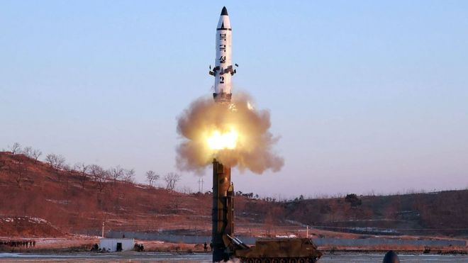 Corea del Nord lancia missile a lungo raggio