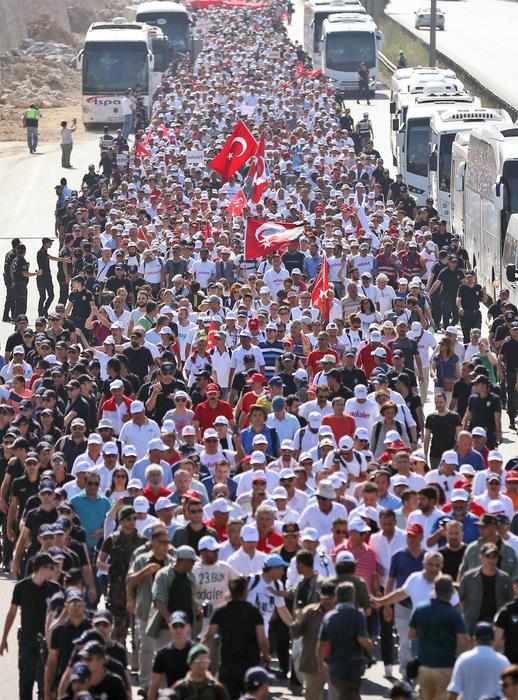 Marcia per la giustizia: in migliaia a Istanbul