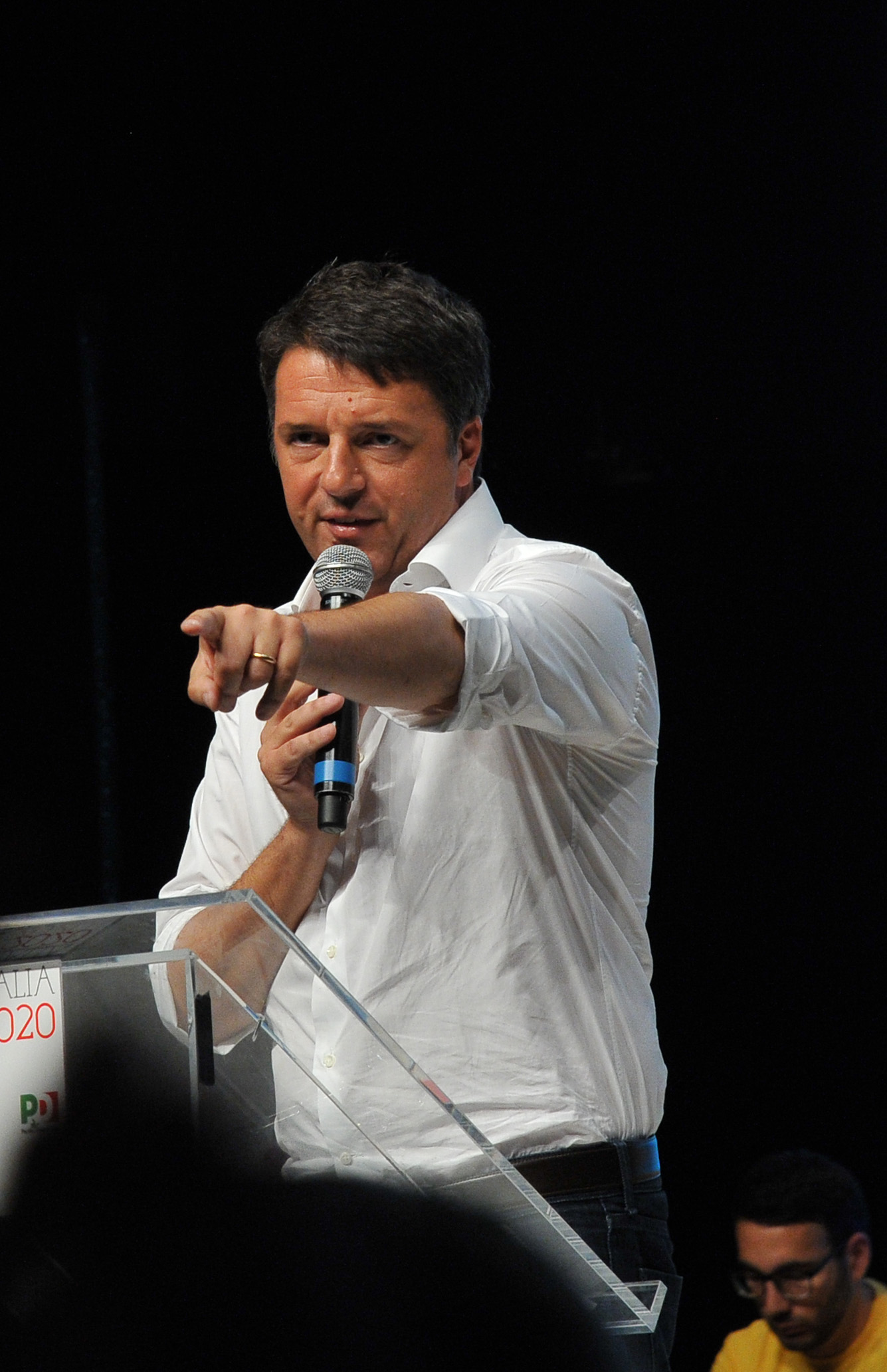 “Avanti” Renzi, sparane un’altra